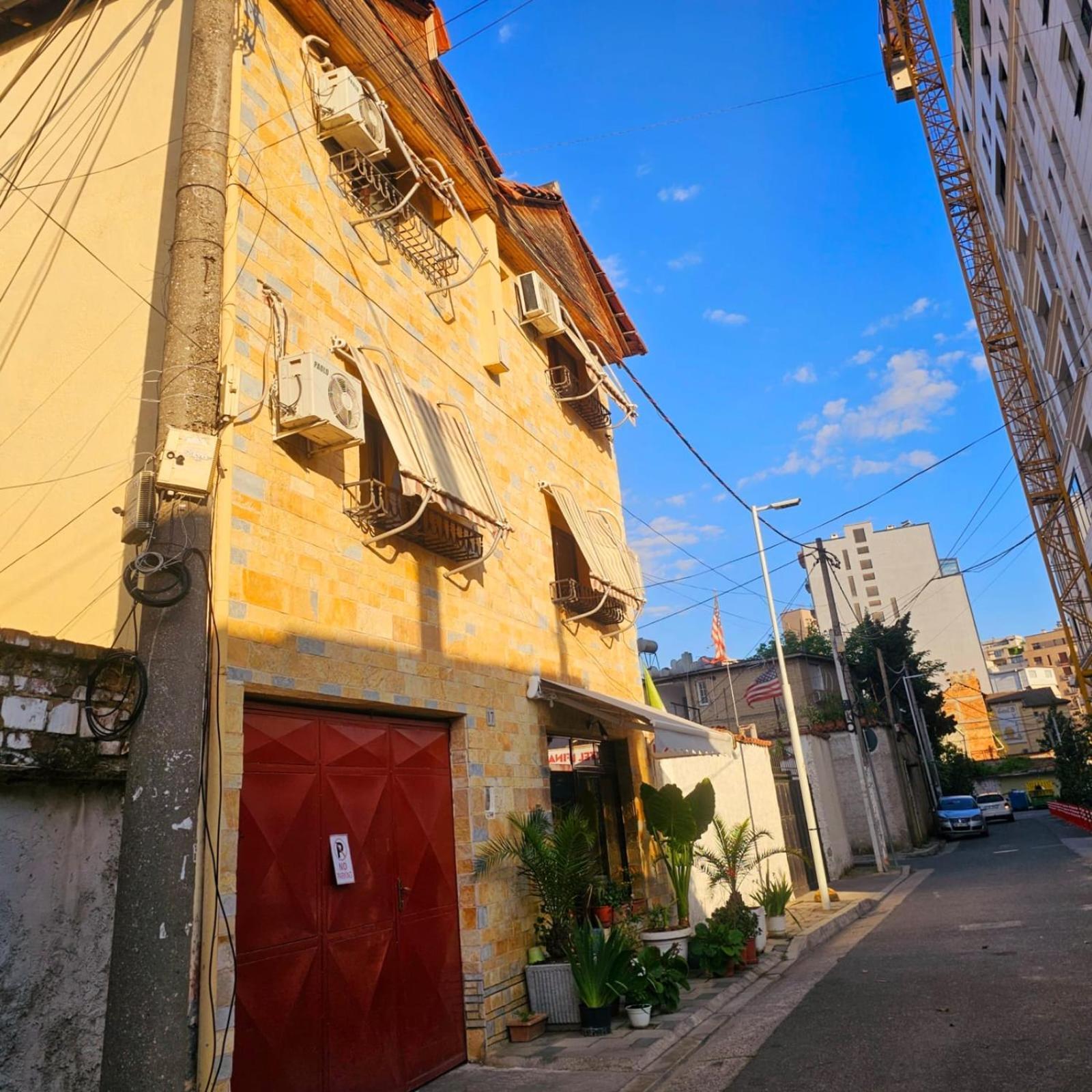Dafina Hotel Tiranë Luaran gambar