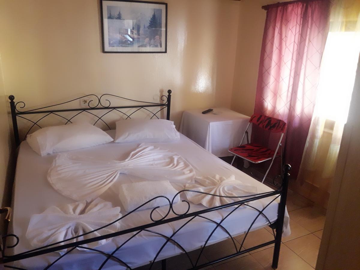 Dafina Hotel Tiranë Luaran gambar